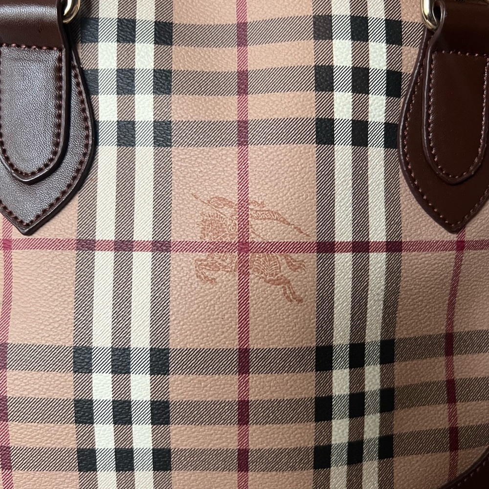 BEUTIFUL BURBERRY BAG - Picture 6 of 15